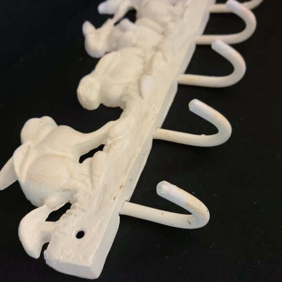 Vintage Cast Iron White Rabbit Bunny in Grass Wall Hanging 5 Hooks - Picture 6 of 16